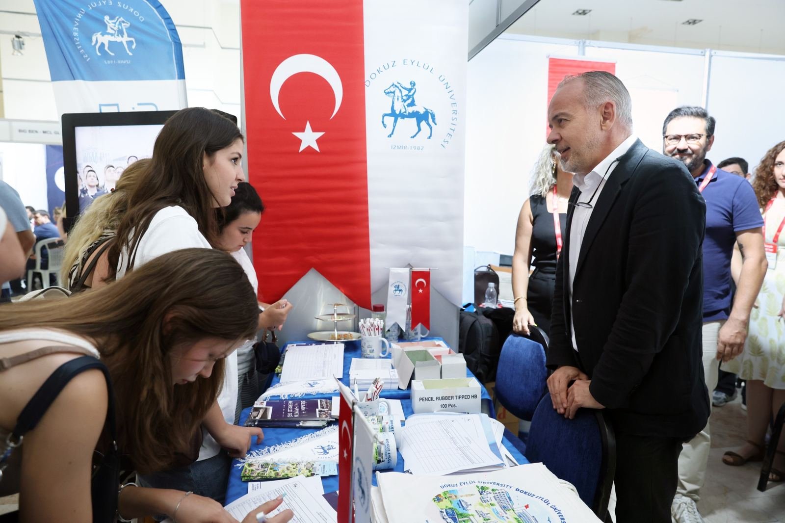 DEÜ, İzmir Üniversite Tercih Fuarı’nda Aday Öğrencilerle Buluştu