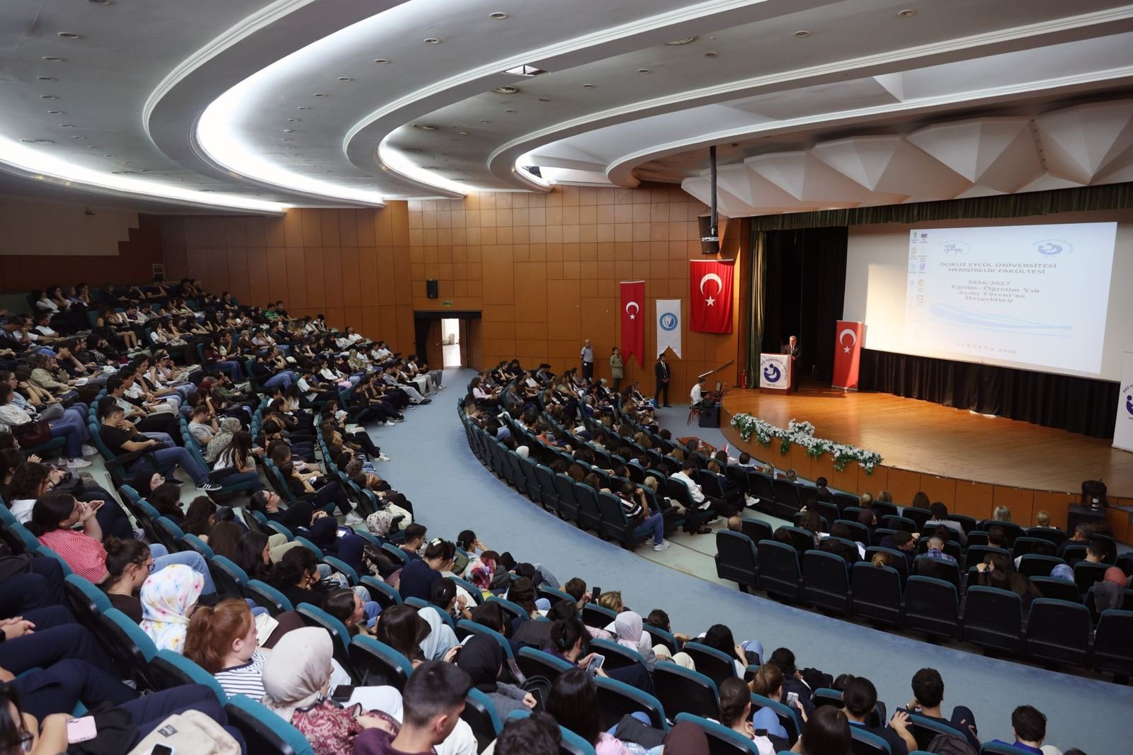 DEÜ’de 2026-2027 Akademik Yılı İlk Ders Heyecanıyla Başladı