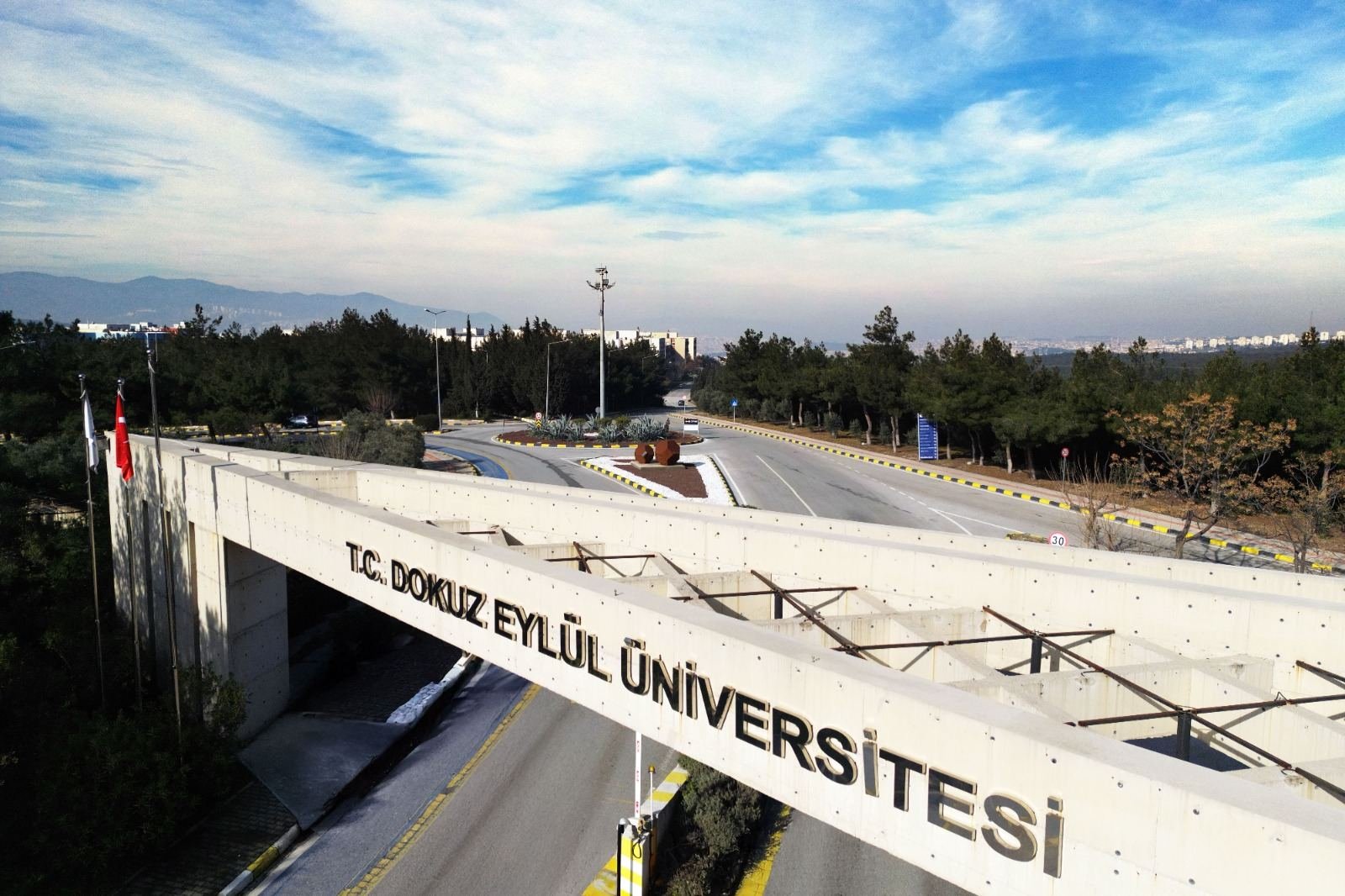 DEÜ’den Küresel Ölçekte Dikkat Çeken Başarı: Sanayi, Yenilikçilik ve Altyapıda Dünyanın İlk 200 Üniversitesi Arasında