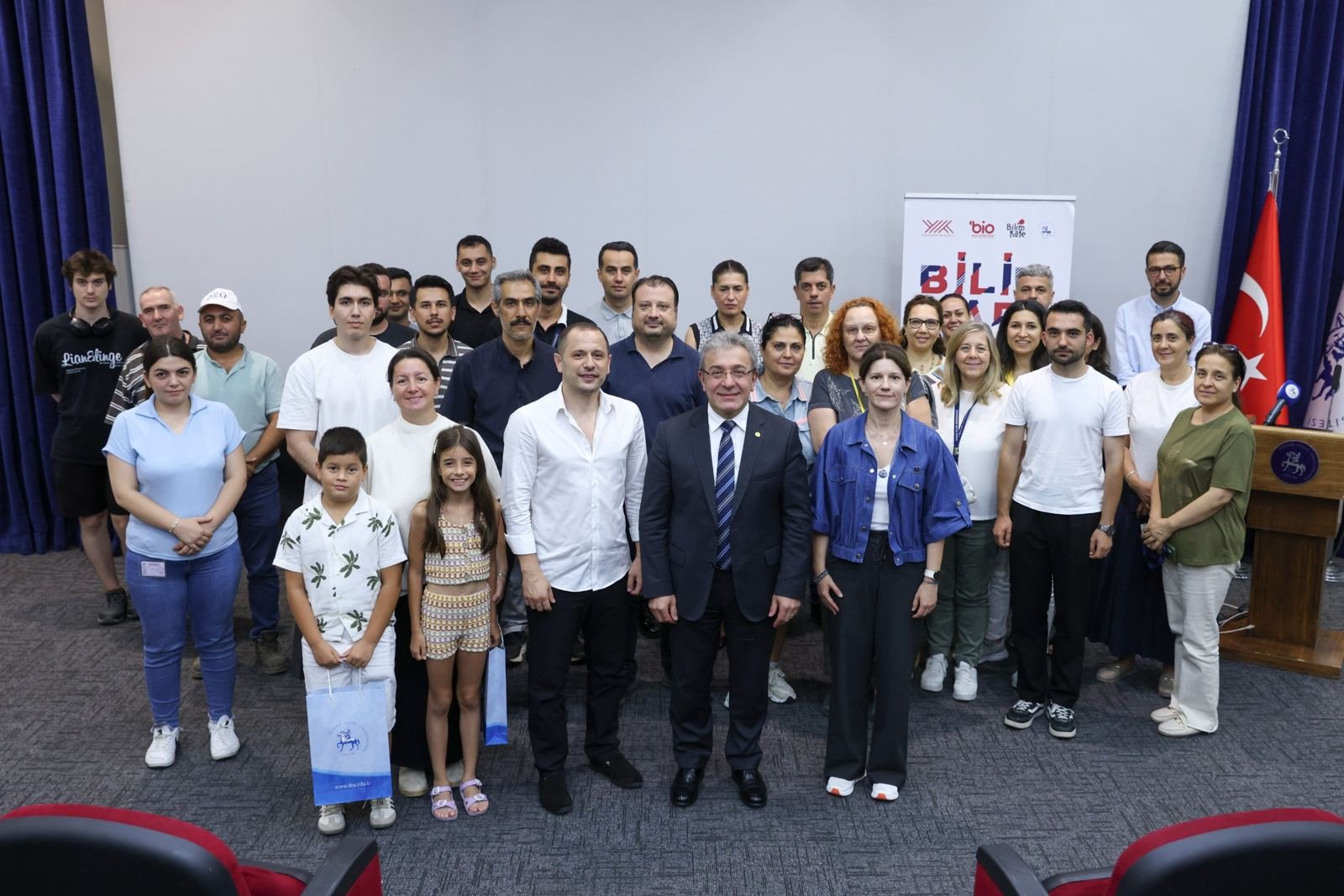 Geleceğin Meslekleri DEÜ’de Konuşuldu: Yapay Zekâ Çağında Fizyoterapist Olmak