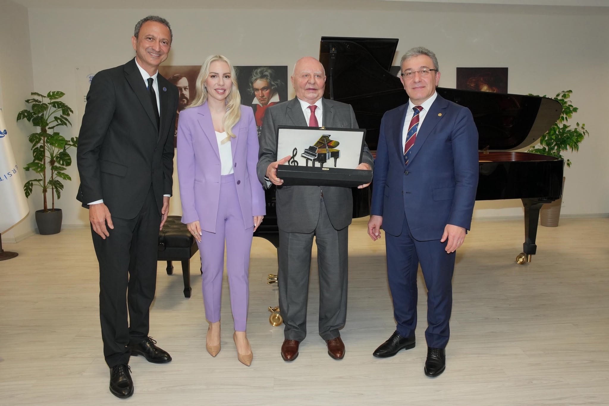 Steinway & Sons Piyanosu DEÜ Devlet Konservatuvarı’nda